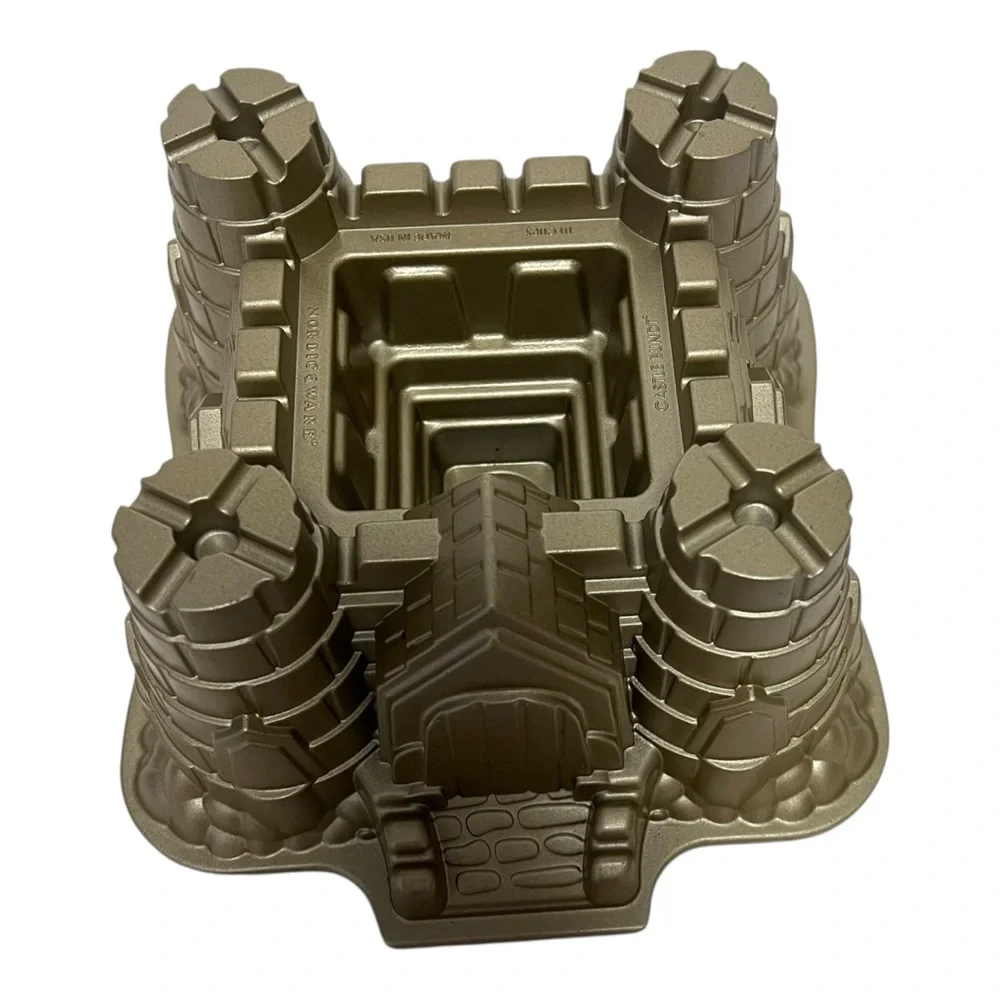 Nordic Ware 3-D Sandcastle Baking Pan Bundt Cake Mold Castle